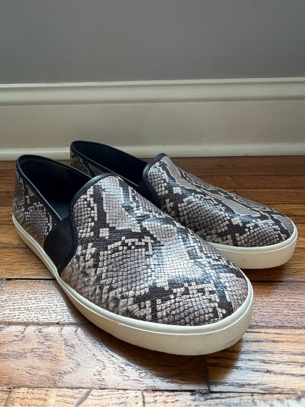 Vince size 8  Slip-On Sneakers in Snake Print - Black/Gray